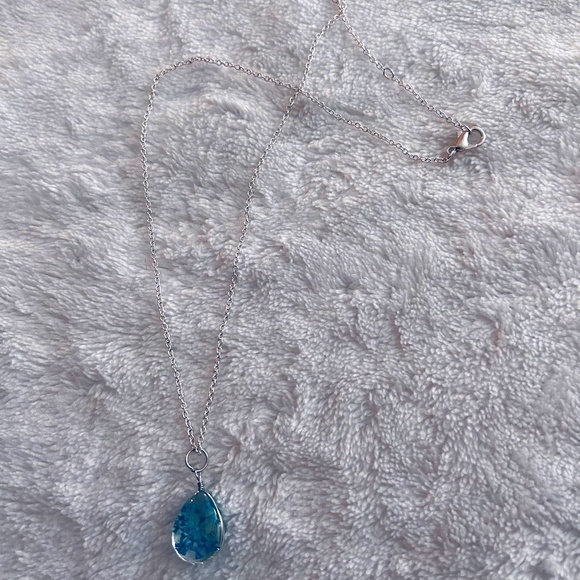 Dried flower Pendant Necklaces - Picture 1 of 3